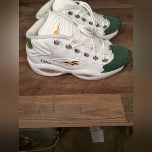 Reebok question packer shoes for players use only lebron size 10.5